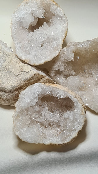 Quartz geode half