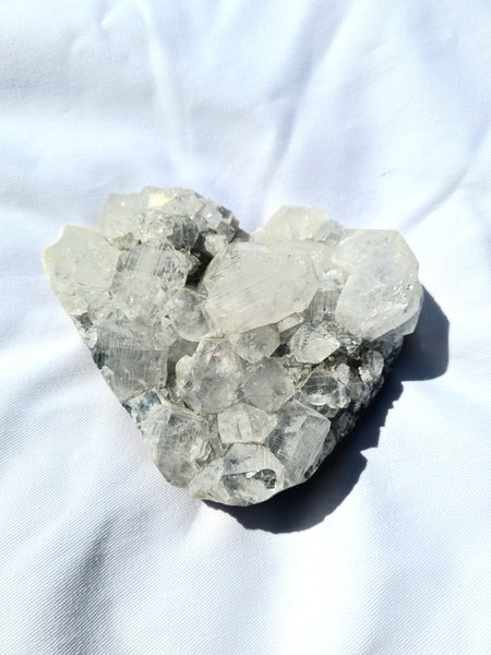 Apophyllite cluster - Unique heart shape - 565 grams