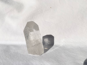 Quartz raw natural point