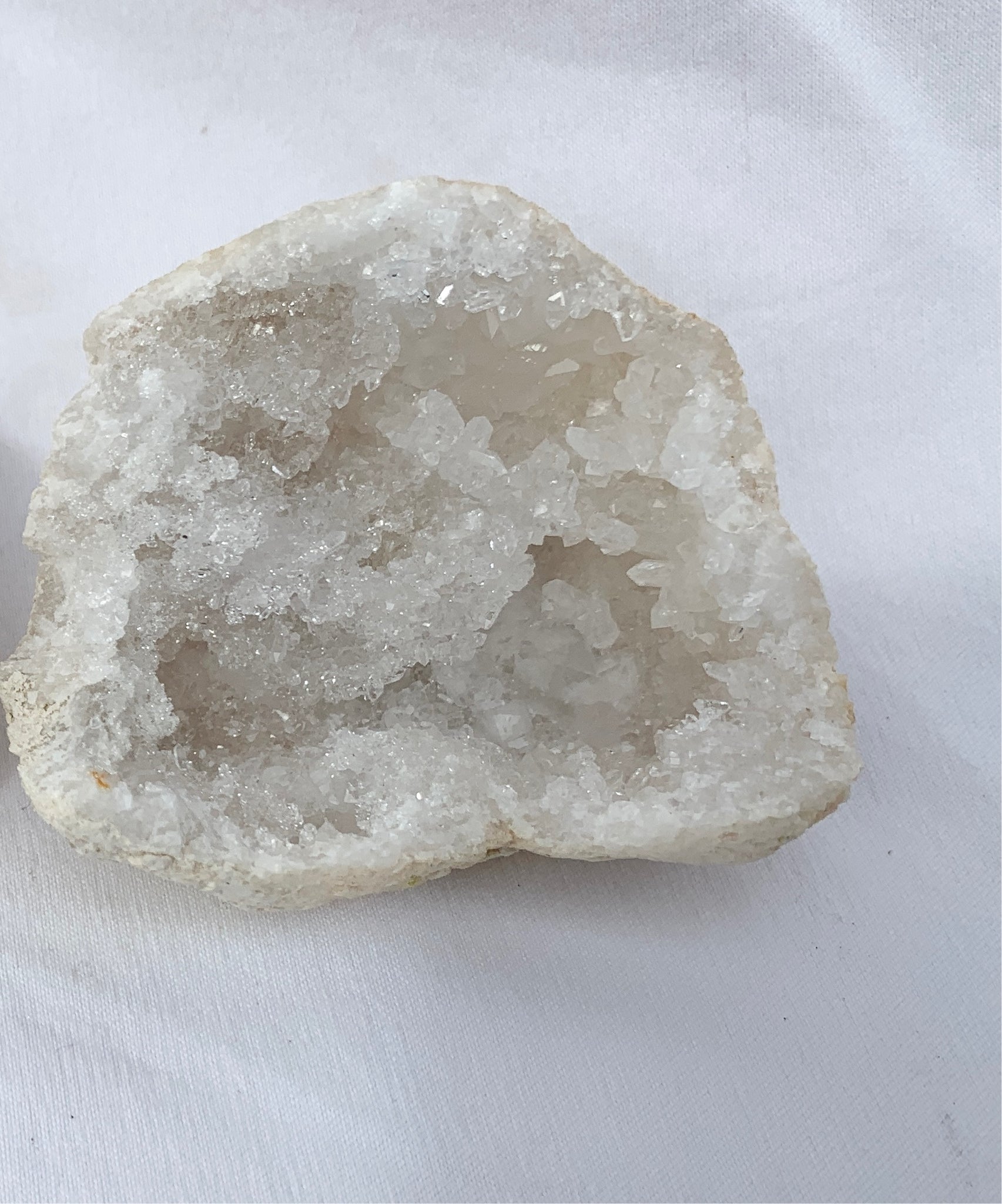 Quartz geode half